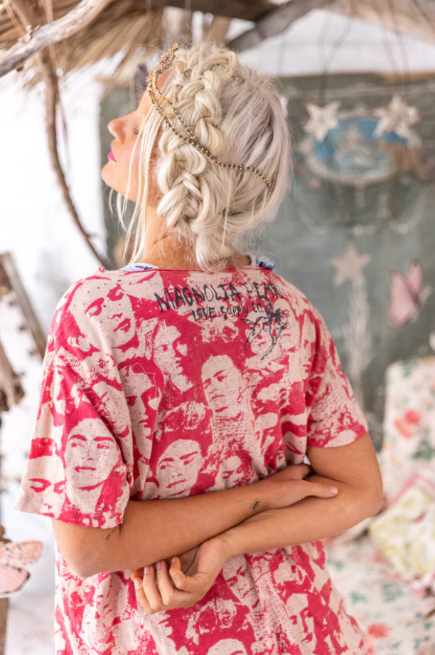 Magnolia Pearl Top 2071 Sandia Mural Frida Europa Tee